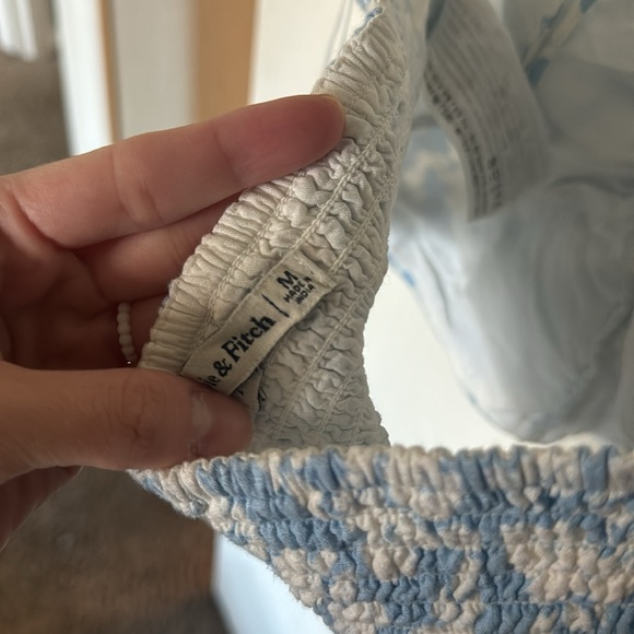 Abercrombie beach halter top - Picture 3 of 4